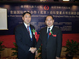 秦金玮与俄罗斯华人华侨联合会主席马东亚在一起